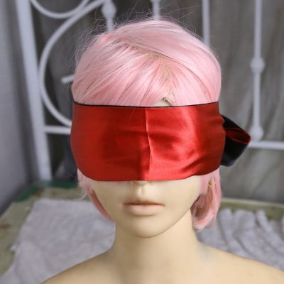 Пов'язка на очі сатинова DS Fetish, 150 см х 7.5 см, червоно-чорна