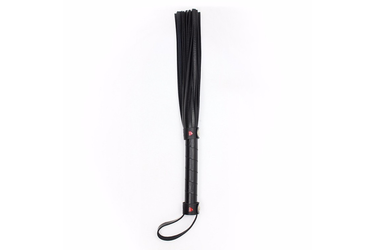 Флогер з червоним серцем DS Fetish Flogger black with red heart