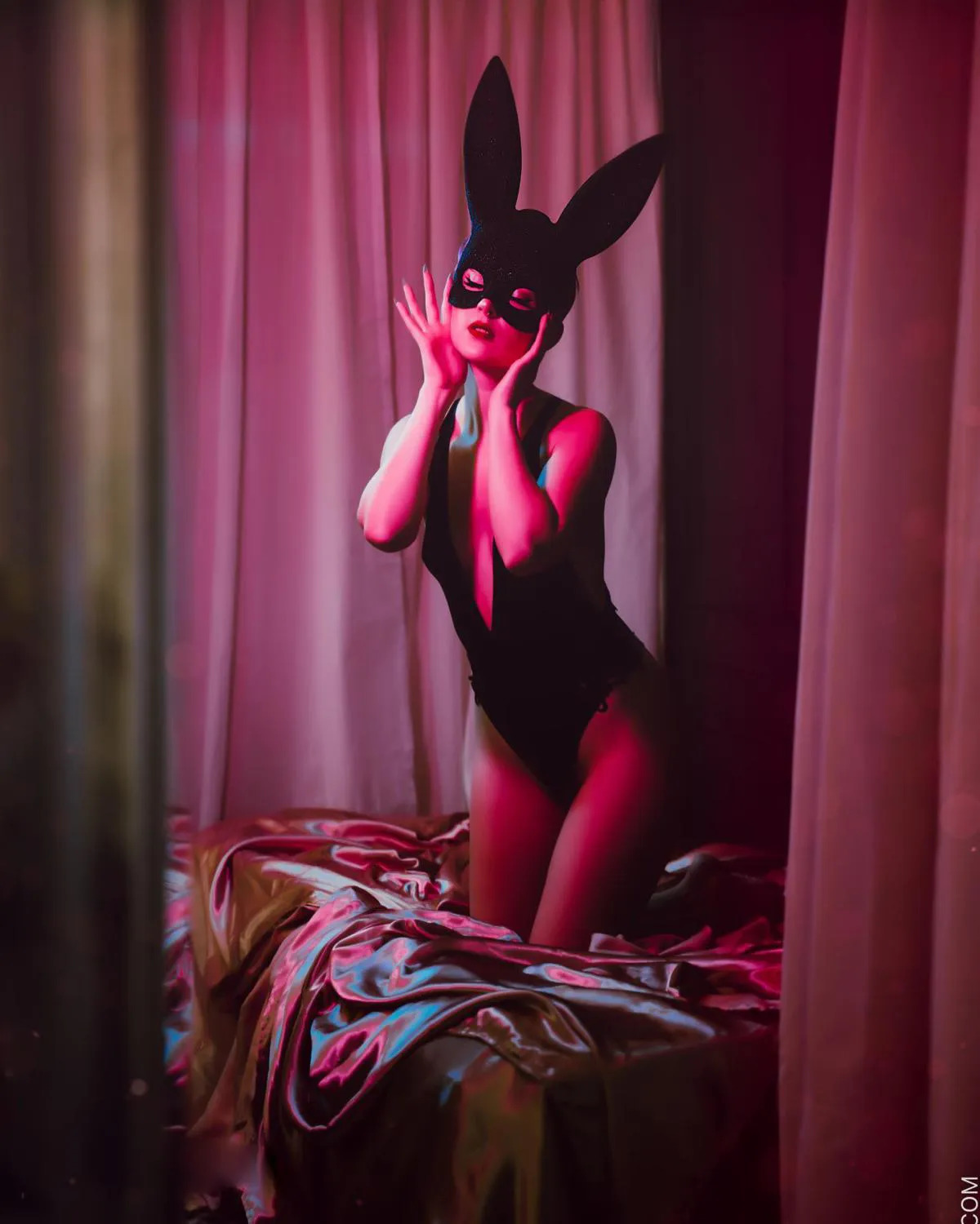 Блискуча маска кролика Leg Avenue Glitter masquerade rabbit mask O/S