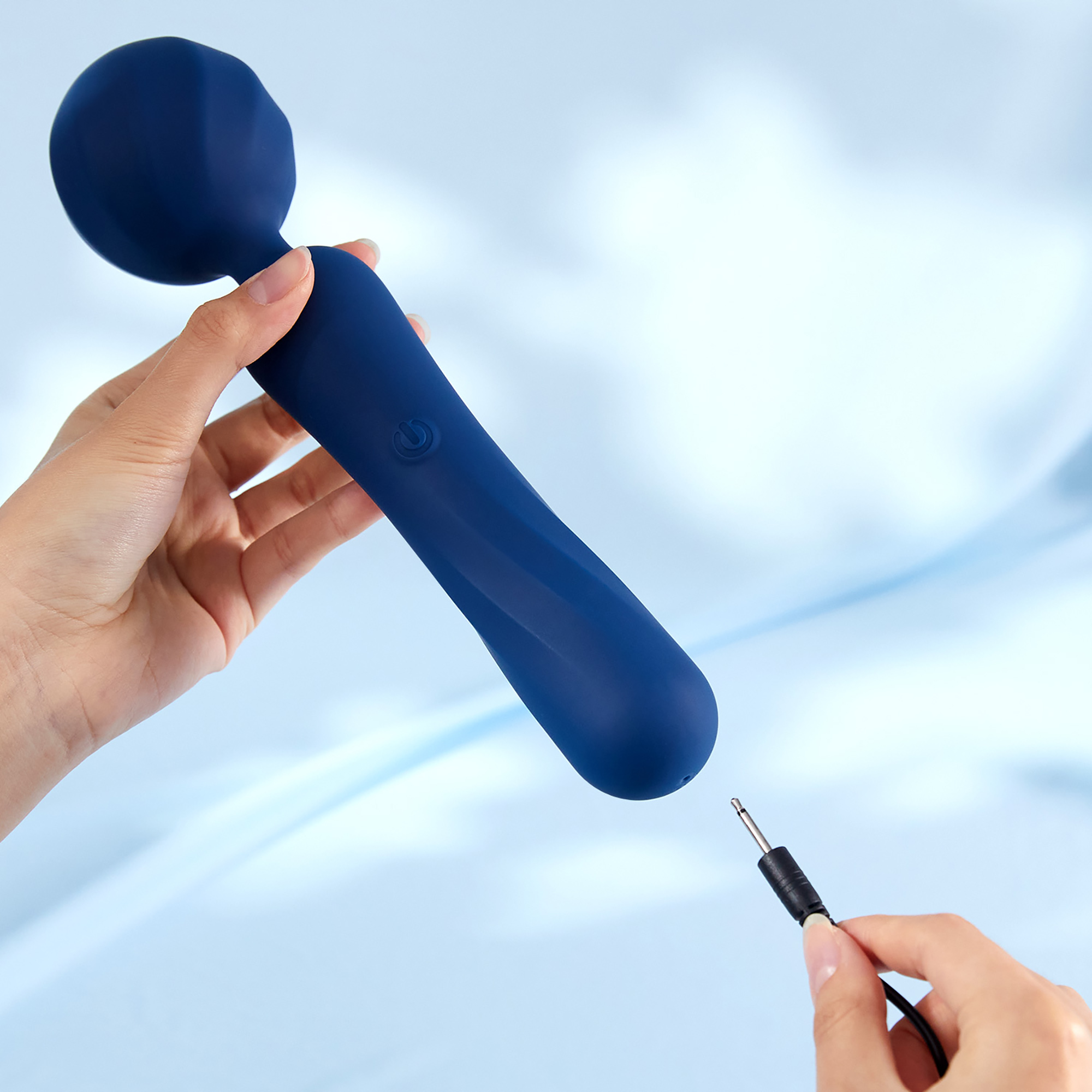 Вібромасажер Wand із гнучкою насадкою, синій, 25 × 6,27 см BeYourLover Titan
