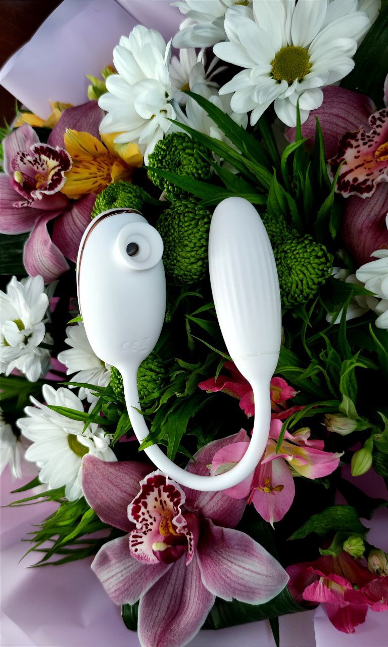 Вакуумний стимулятор з віброяйцем High End Suction Love Egg WHITE