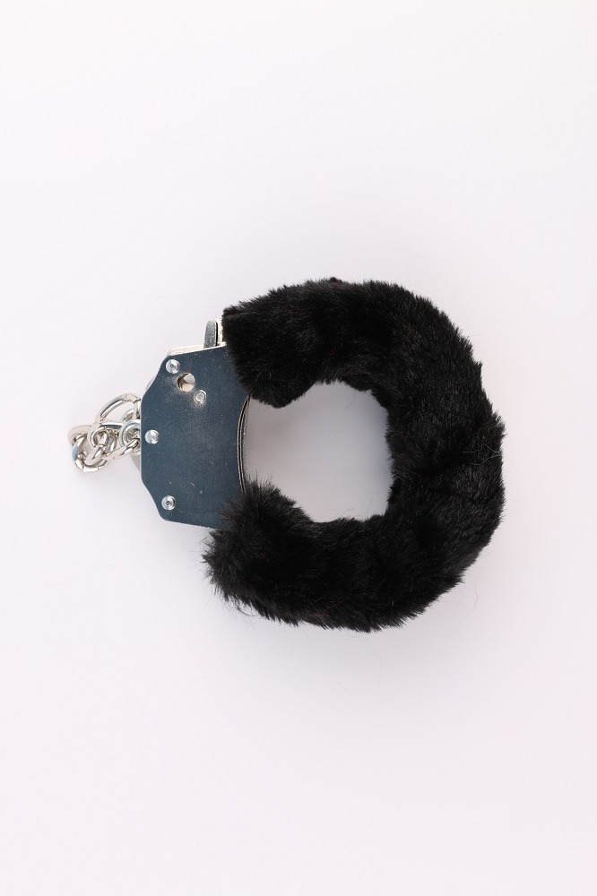 Наручники металлические Chisa Hi-Basic Fur-lined Handcuffs с черным мехом