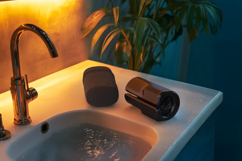 Вібруючий мастурбатор Arcwave Zing Black, відкритий, чорний