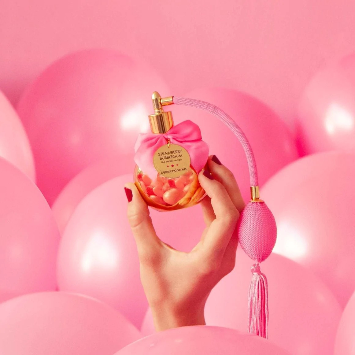 Парфум для тіла з феромонами Bijoux Indiscrets Strawberry Bubble Gum та ароматом полуничної жуйки