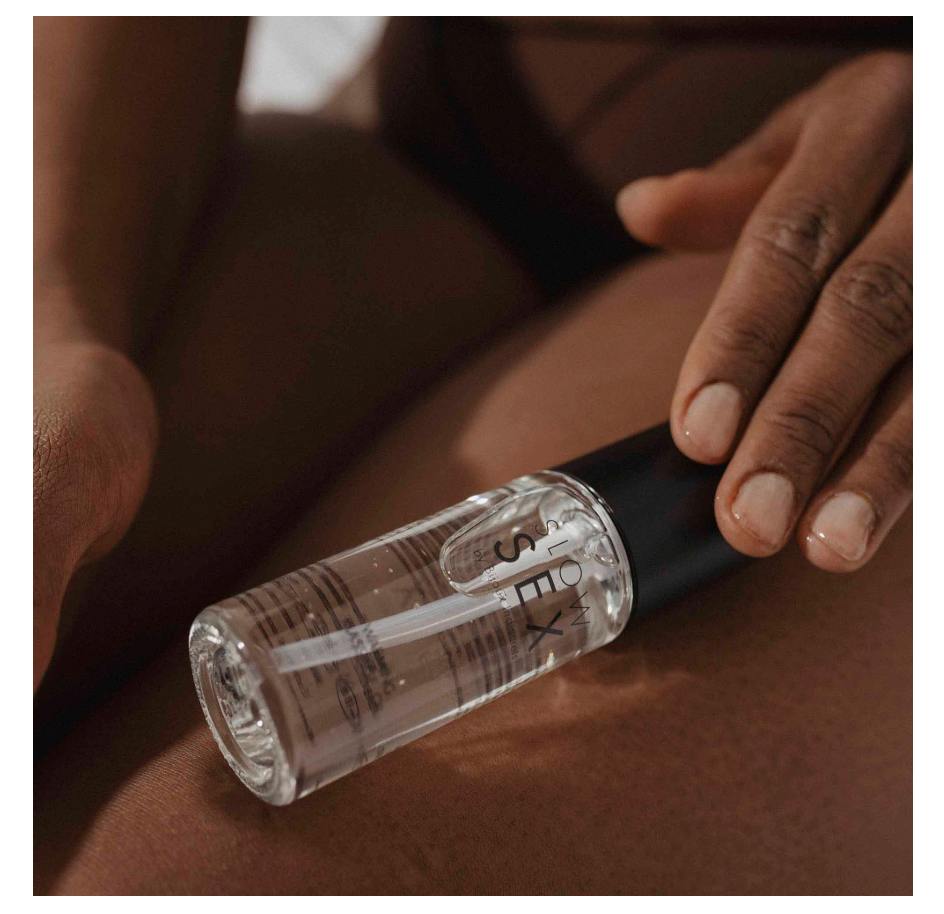 Розігріваюча їстівна масажна олія Bijoux Indiscrets WARMING MASSAGE OIL Slow Sex