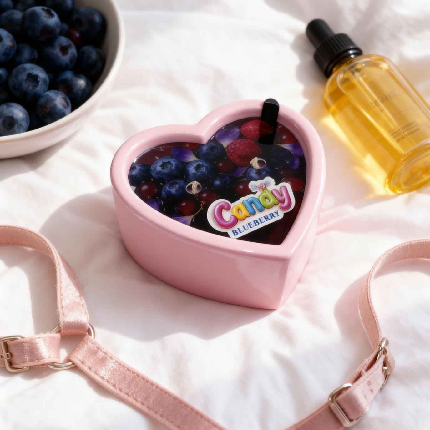 Масажна свічка з ароматом чорниці Candy Blueberry у формі серця, 70 мл