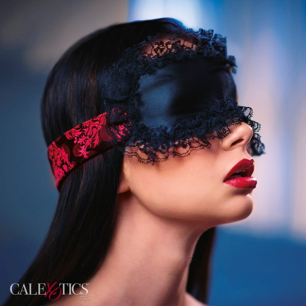 Маска на очі з мереживом та стрічками у візерунок Scandal California Exotic чорно-червона