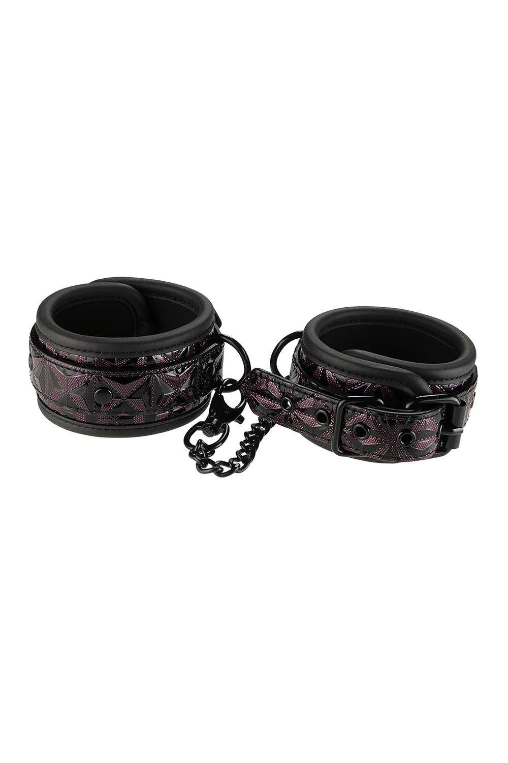 Поножі з фіолетовим тисненням Dream toys BLAZE Luxury Fetish на ланцюжку чорного кольору