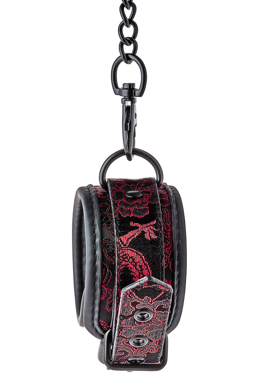 Окови на ноги Dream Toys Blaze Deluxe чорні з червоною вишивкою