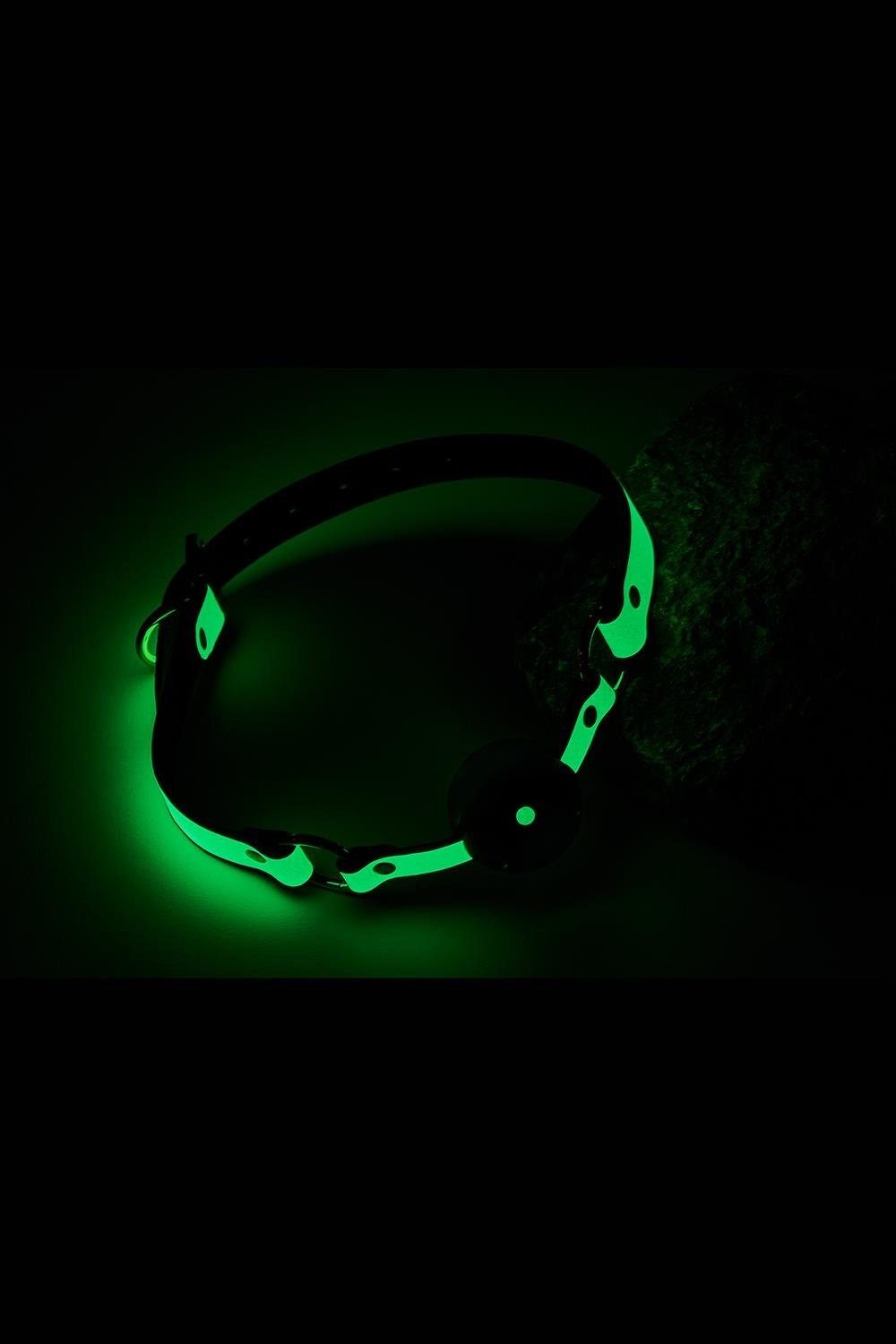 Кляп із кулькою люмінесцентний зелений Dreamtoys RADIANT Glow In The Dark Ball Gag із золотистою фурнітурою
