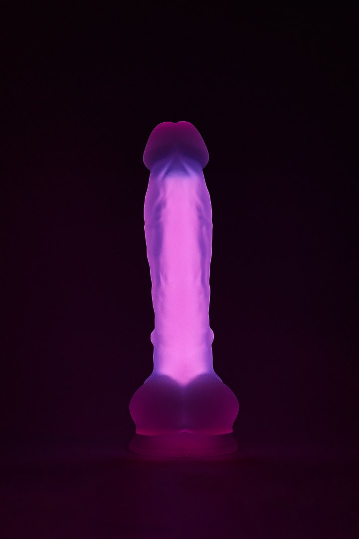 Фаллоімітатор люмінесцентний на присосці Dream Toys RADIANT Glow In The Dark рожевий