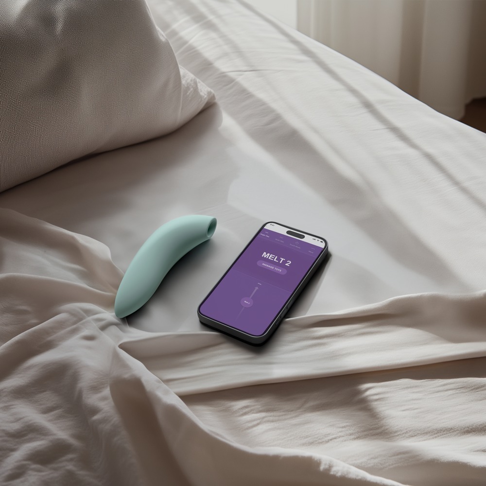 Кліторальний вакуумний смарт-стимулятор We-Vibe Melt 2 м'ятний