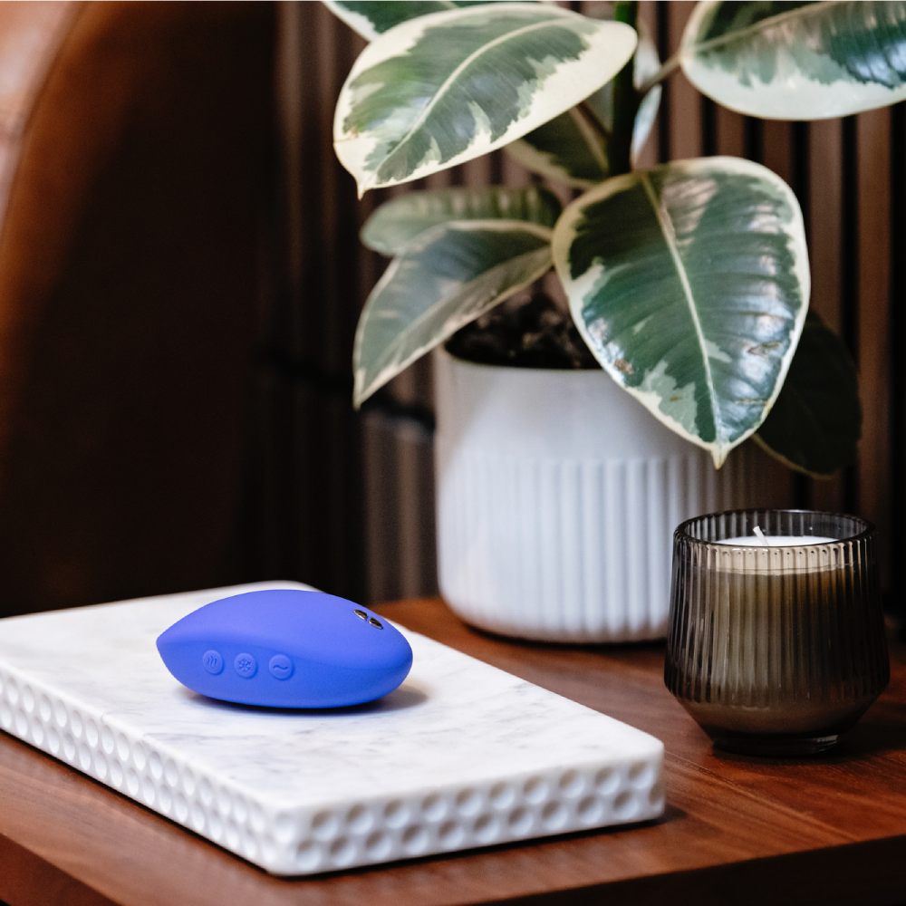 Кліторальний вібратор We-Vibe Temp Lavender Blue з функцією нагрівання та охолодження, синій