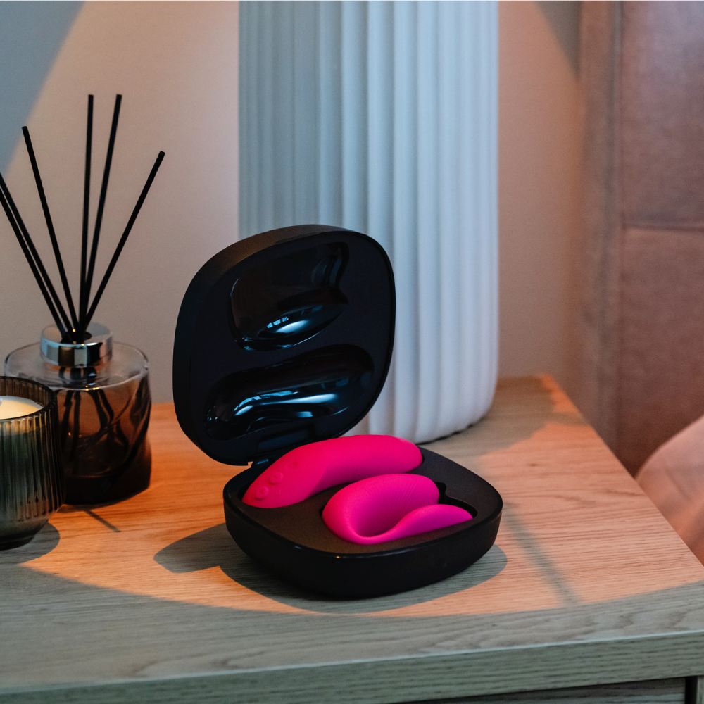 Вібратор для пар We-Vibe Chorus Pro Electric Pink з пультом і додатком, рожевий