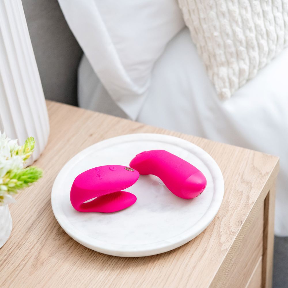 Вібратор для пар We-Vibe Chorus Pro Electric Pink з пультом і додатком, рожевий