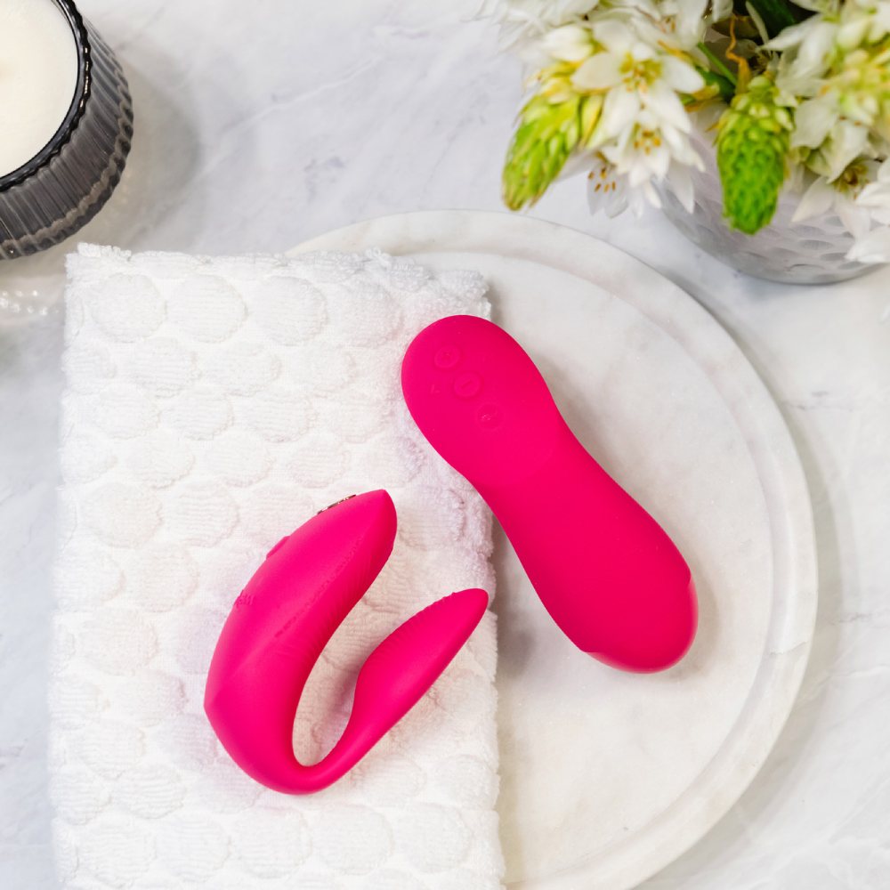 Вібратор для пар We-Vibe Chorus Pro Electric Pink з пультом і додатком, рожевий