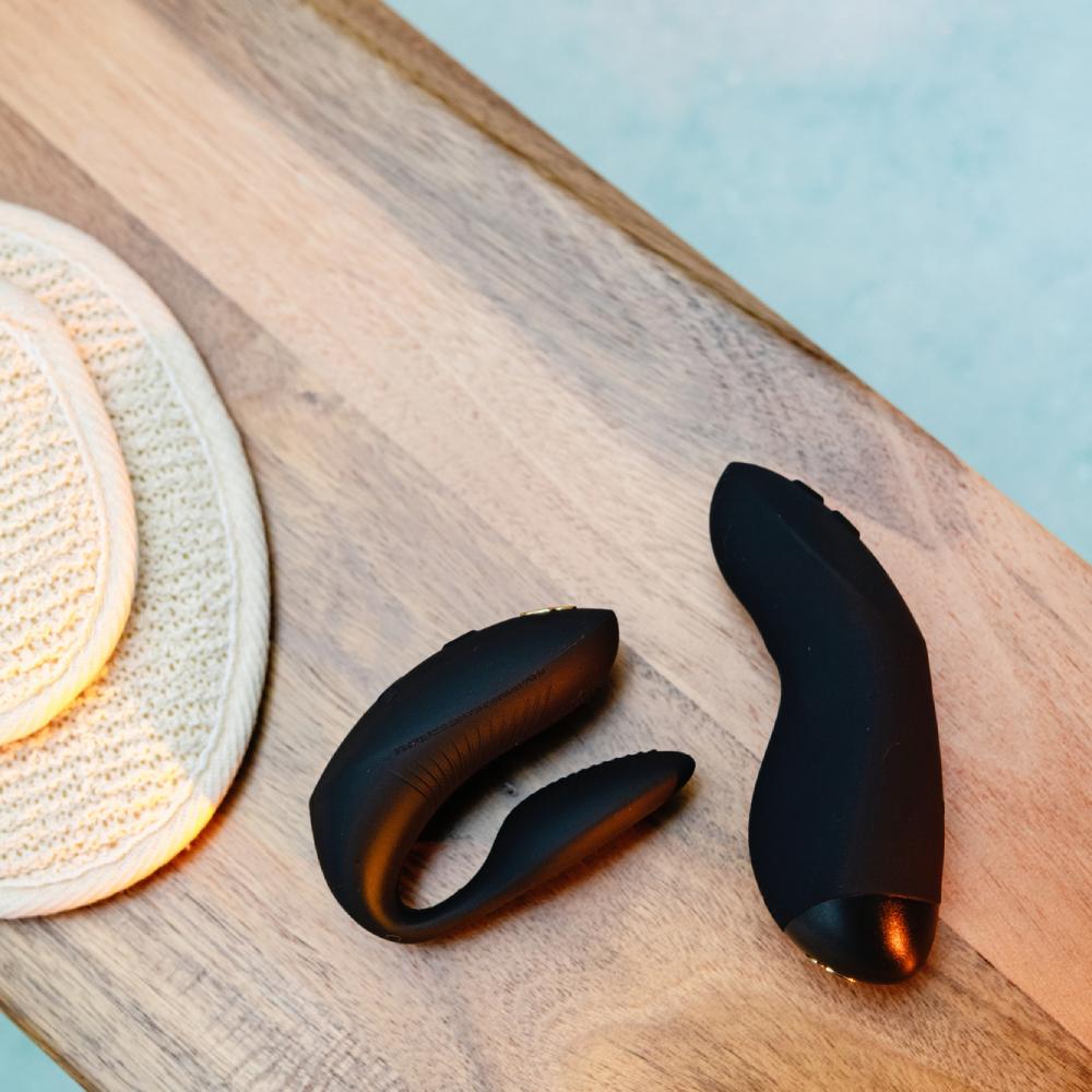 Вібратор для пар We-Vibe Chorus Pro Satin Black з пультом і додатком, чорний