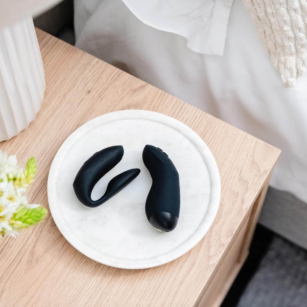 Вібратор для пар We-Vibe Chorus Pro Satin Black з пультом і додатком, чорний