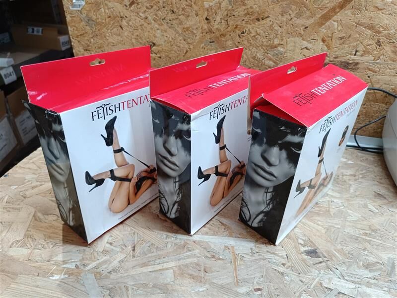 Фиксаторы для ног Fetish Tentation Neck and Ankle Strap (мятая упаковка!!!)