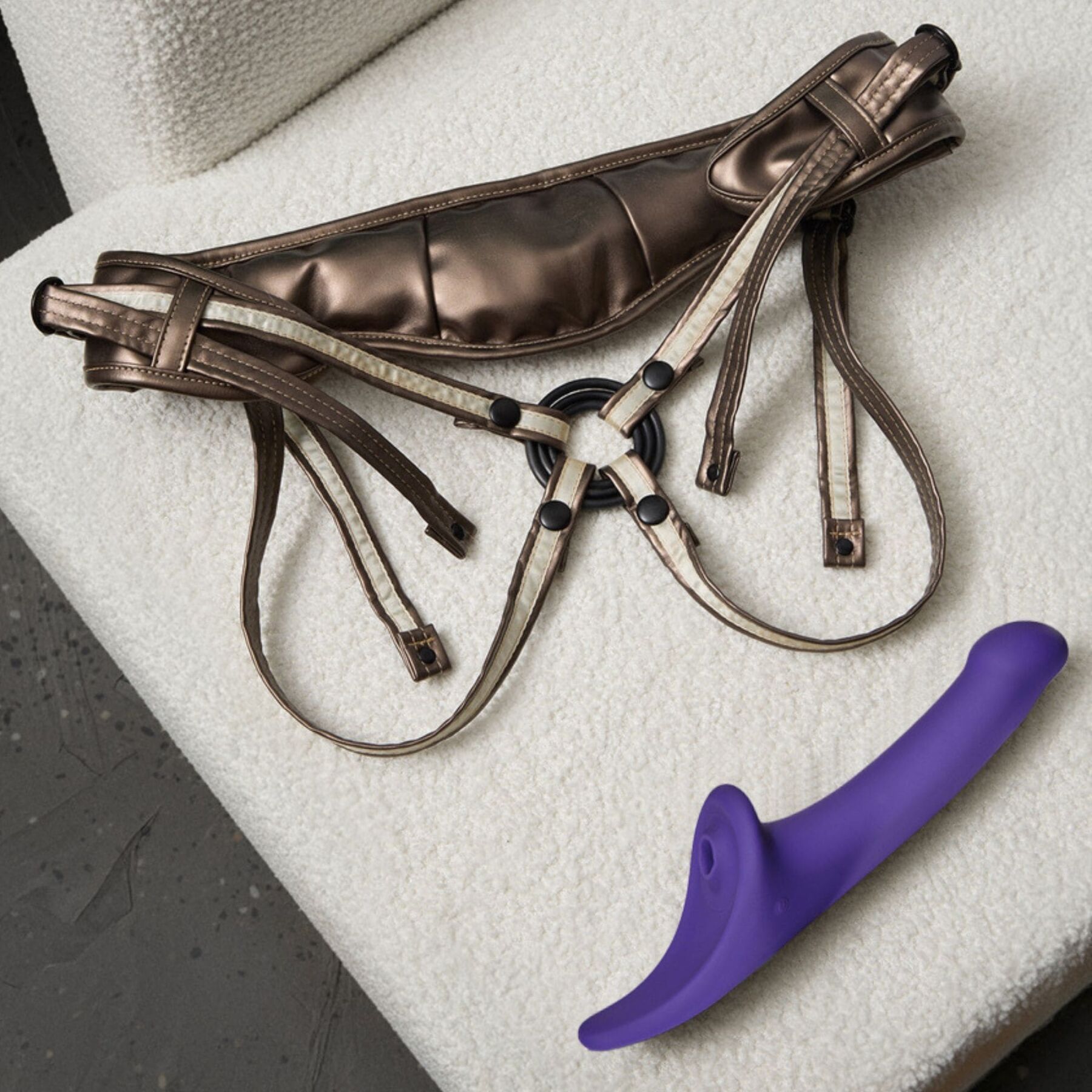 Вибронасадка для страпона с вакуумной стимуляцией Strap-On-Me Multi Orgasm Dildo M Purple