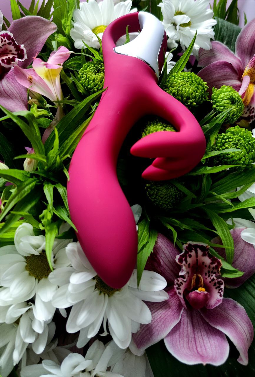 Гнучкий подвійний вібратор SATISFYER EMBRACE ME бордовий