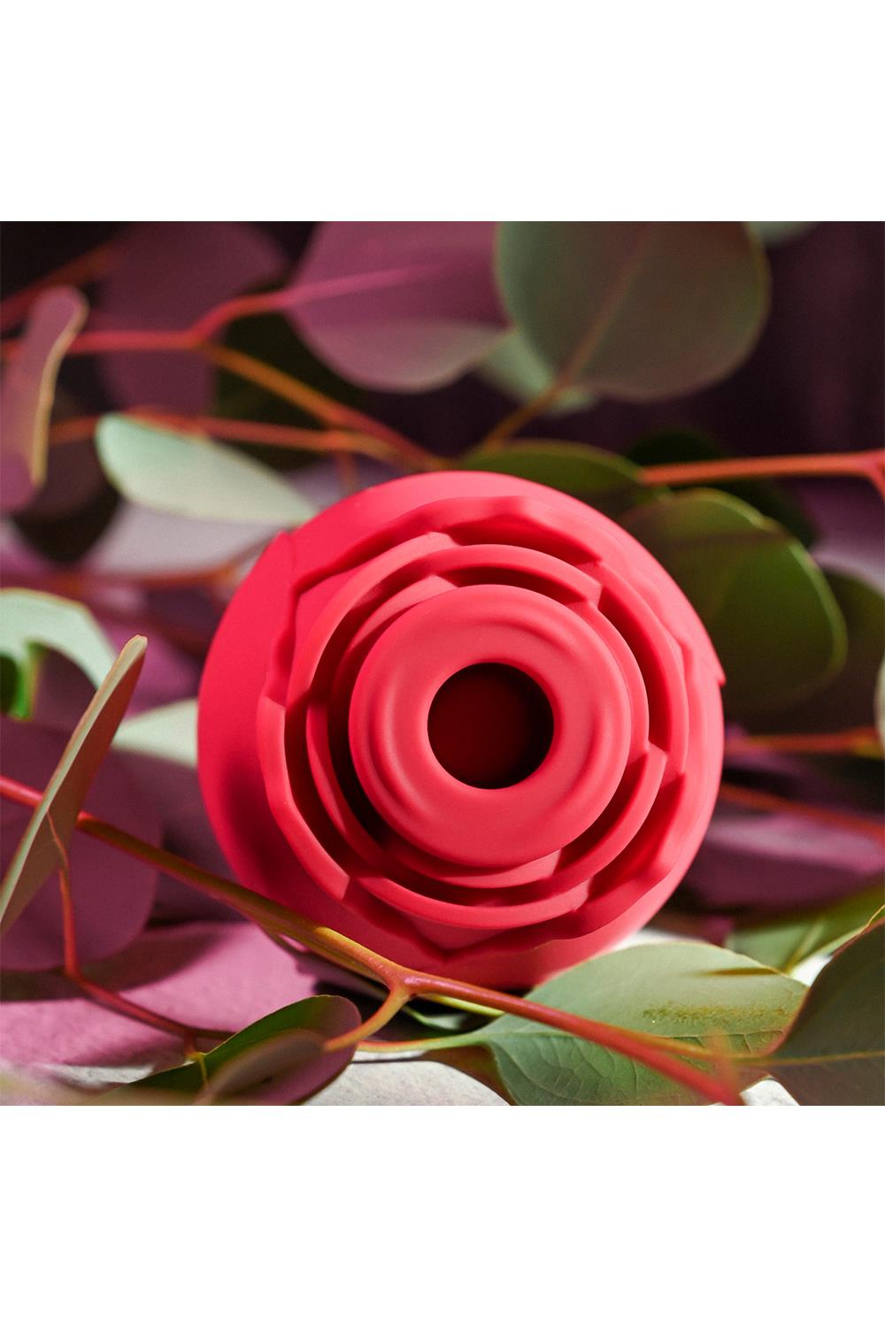 ВВакуумний кліторальний стимулятор Adam & Eve Eve's Ravishing Rose Clit Pleaser, червоний
