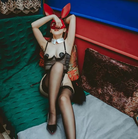 Сексуальный костюм зайки UPKO Bunny Girl Bodysuit с открытой грудью, черный, М