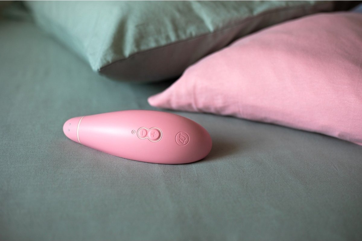 Бесконтактный клиторальный стимулятор Womanizer Premium ECO из био материалов, PINK