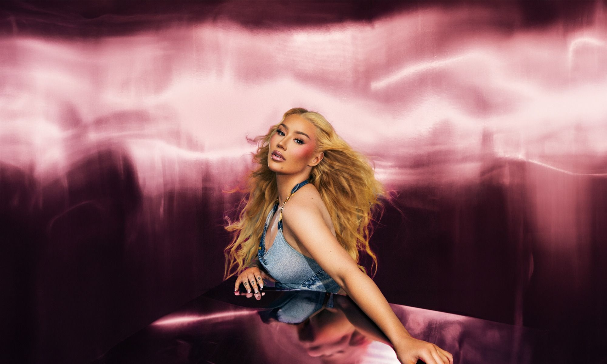 Вакуумный стимулятор Womanizer Liberty 2 - Iggy Azalea в защитном боксе, лимитированная коллекция